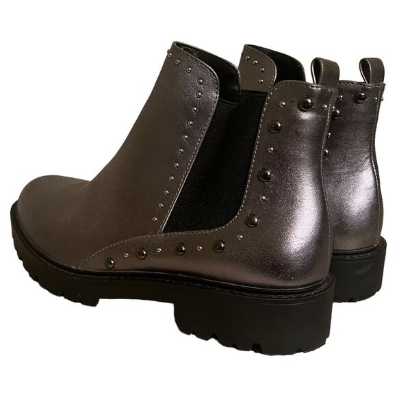 Charles By Charles David Radar Chelsea
Boot Pewter Metallic Size 8.5 - Picture 10 of 16